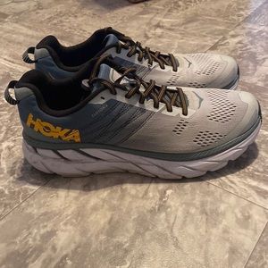 Hoka Men’s Clifton 6